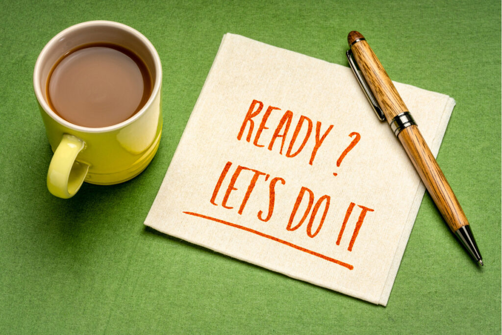 Tasse de thé, stylo, et texte ou il y a écrit : Ready ? Let's do it