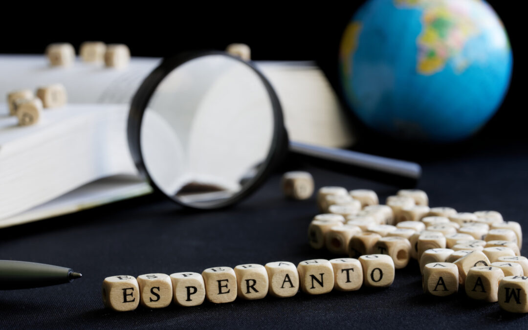Espéranto : un voyage linguistique au-delà des frontières et du temps